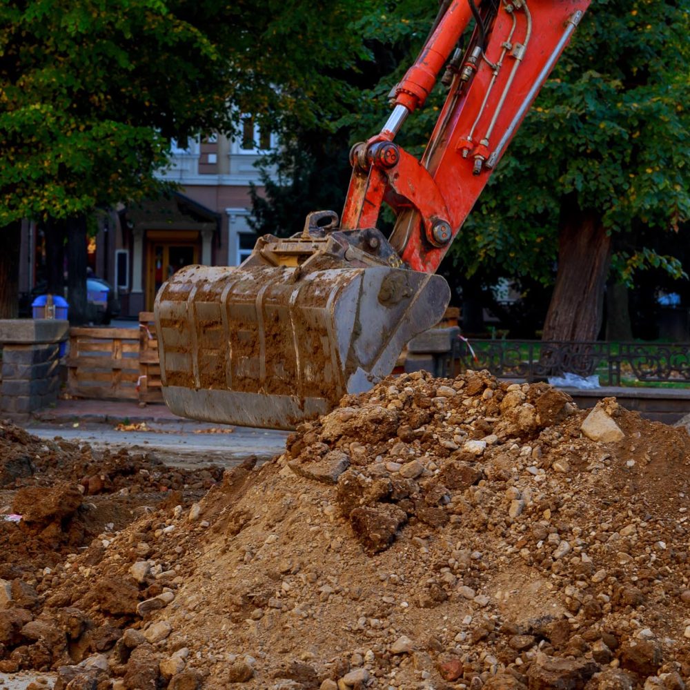 Repairing the line Excavators on reconstruction of the repair of roads